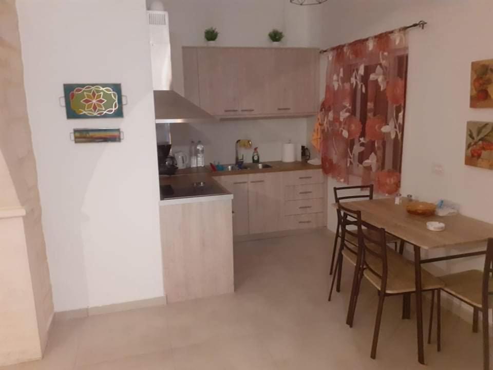 Maria'S Villa Mirsini  Luaran gambar